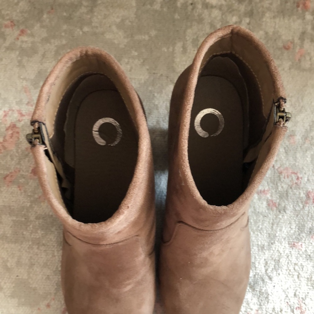 Women’s Wide Width Ankle Bootie - Picture 3 of 10